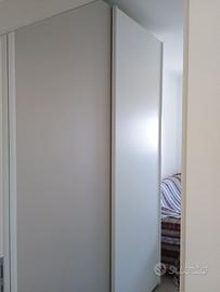 Armadio con ante scorrevoli e cassettiera+comodino