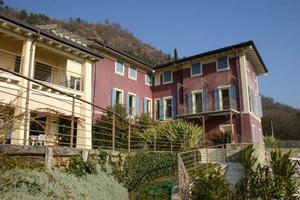 Appartamento di 245 m² con più di 5 locali e box a