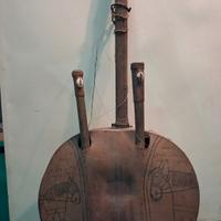 mandolino in legno e cuoio 