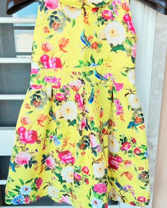 Vestito giallo floreale – vivace e romantico