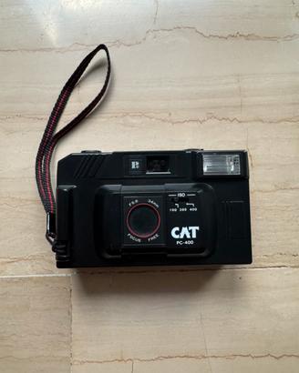 Fotocamera CAT PC-400 punta e scatta