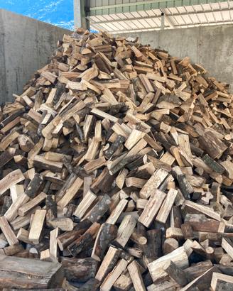 Legna da ardere per stufe e camini