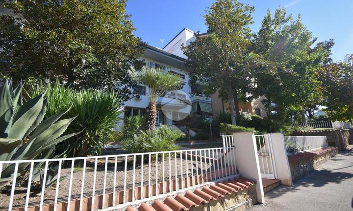 5 LOCALI A POLLENA TROCCHIA