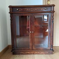 vetrinetta intarsio legno scuro lucidato