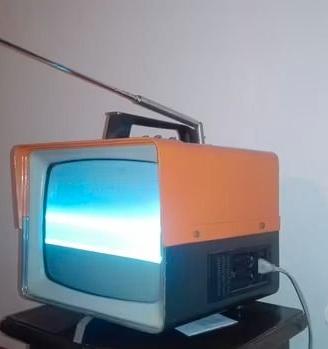 tv orange vintage