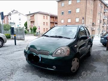  Toyota Yaris 