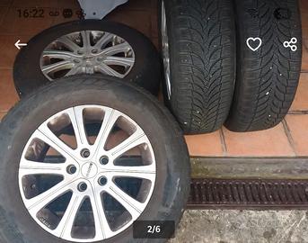 Cerchi in lega da 16 con gomme invernali 