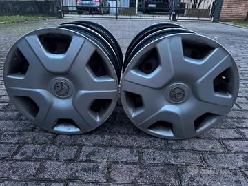 Cerchi con copricerchio Toyota yaris 2004