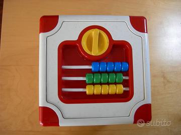 Cubo giocattolo a incastro