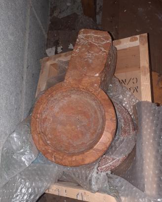 Acquasantiera antica  da parete marmo rosso