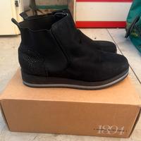 Stivaletti neri Bata