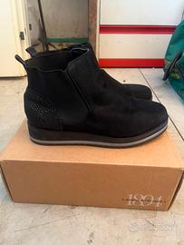 Stivaletti neri Bata