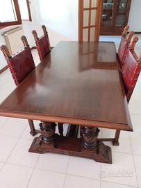 Tavolo in noce con piedi intarsiati