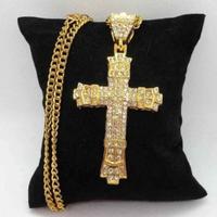 collana con croce e strass