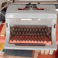 macchina da scrivere Olivetti Linea 88