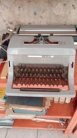 macchina da scrivere Olivetti Linea 88
