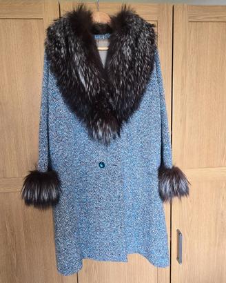 cappotto con collo e polsini in volpe argentata