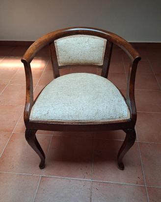 poltroncina stile antico 