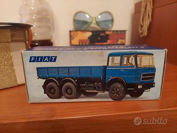 Modellino camion Fiat 697N vintage
