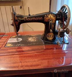 Macchina da cucire a pedale con mobile