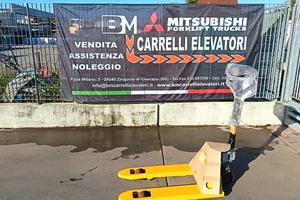transpallet manuale corto per spazi stretti