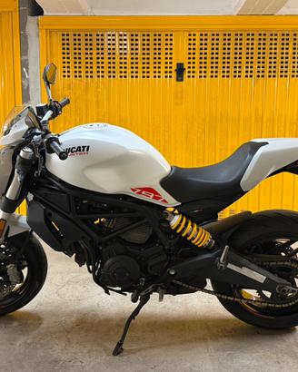 Ducati monster 797+