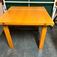 Tavolo quadrato prolungabile