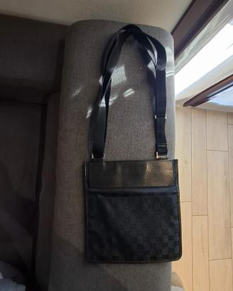 Gucci borsa tracolla pelle nera Unisex-pari nuovo