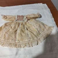 Vestito nuovo per bambola 
