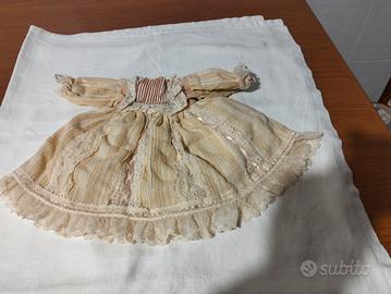 Vestito nuovo per bambola 