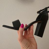 Sandalo Nero con tacco - elegante  OVYÈ 