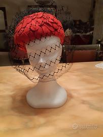 Cappello vintage calottina petali feltro rosso