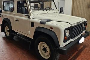 Land Rover Defender 90 td5 in perfette condizioni