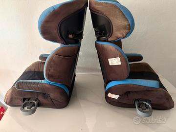 Coppia di seggiolini tipo 2/3 per auto.
