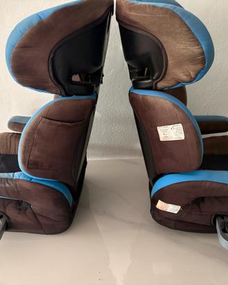Coppia di seggiolini tipo 2/3 per auto.