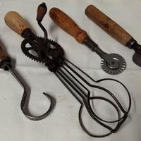 VECCHI ARNESI UTENSILI DA CUCINA VINTAGE 