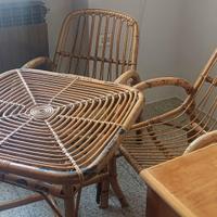 Tavolo e poltroncine in vimini