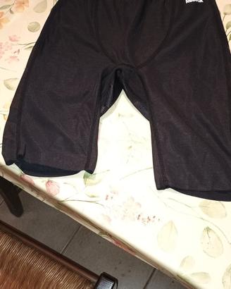 pantaloncini progettati per tonificare i muscoli 