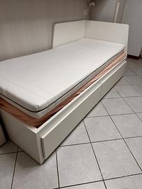 Letto Flekke Ikea con due materassi