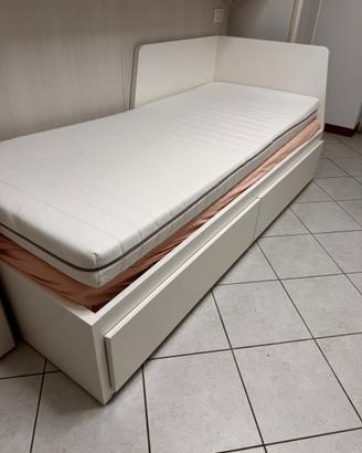 Letto Flekke Ikea con due materassi