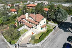 Villa di 360 m² con più di 5 locali e box auto dop