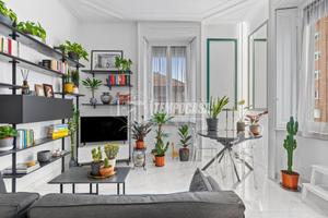 AMPIO BILOCALE LUMINOSO!