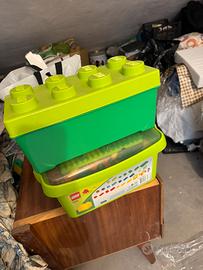 Due scatole di Lego Duplo