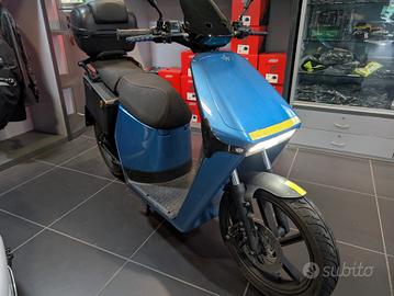 Scooter elettrico aziendale usato 125 WOW