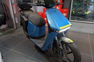 Scooter elettrico aziendale usato 125 WOW