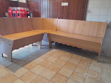 cassapanca e tavolo in formica