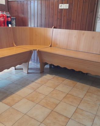 cassapanca e tavolo in formica