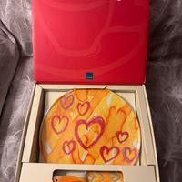 Piatto torta e tazzine thun