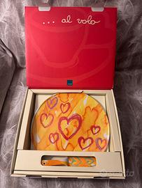 Piatto torta e tazzine thun