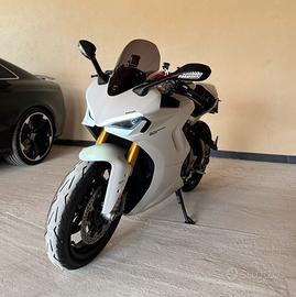 Ducati Supersport 950s del 2022